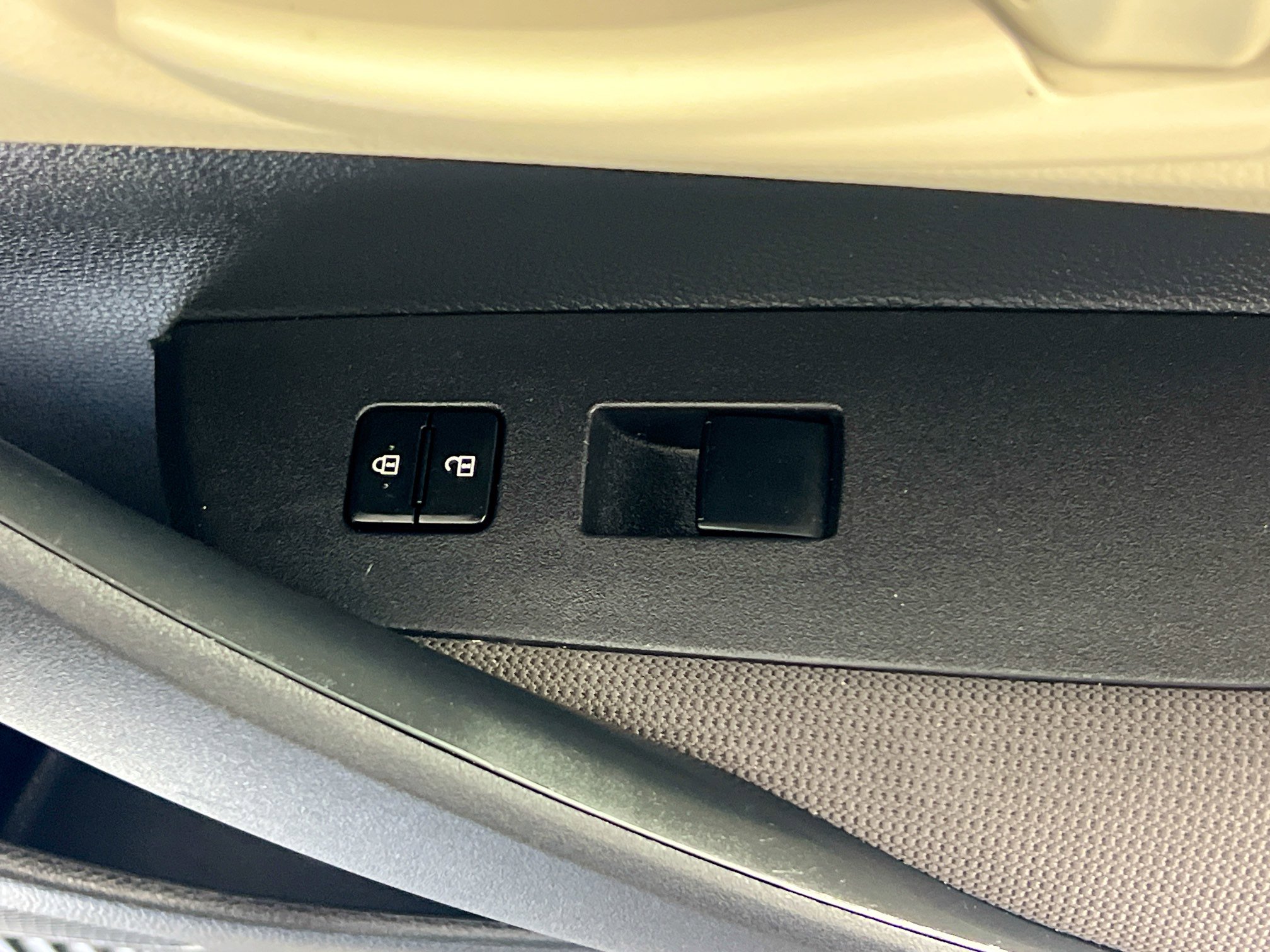 Used 2025 Toyota Corolla LE image 31