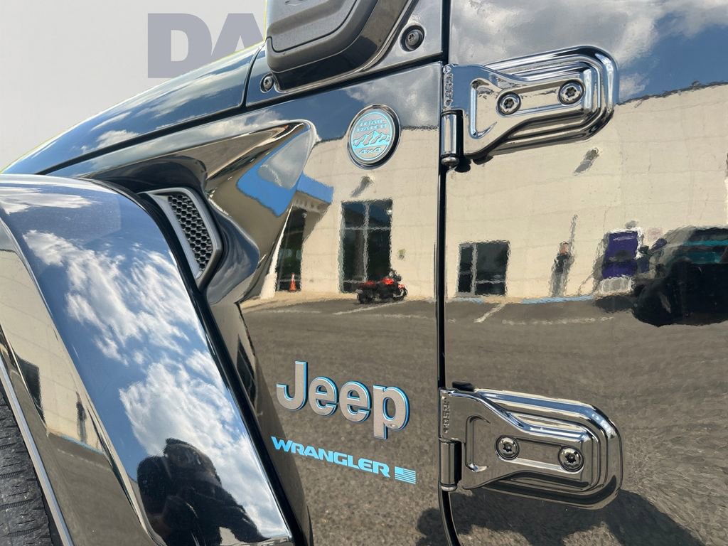 Used 2024 Jeep Wrangler Unlimited AWD/4WD image 31