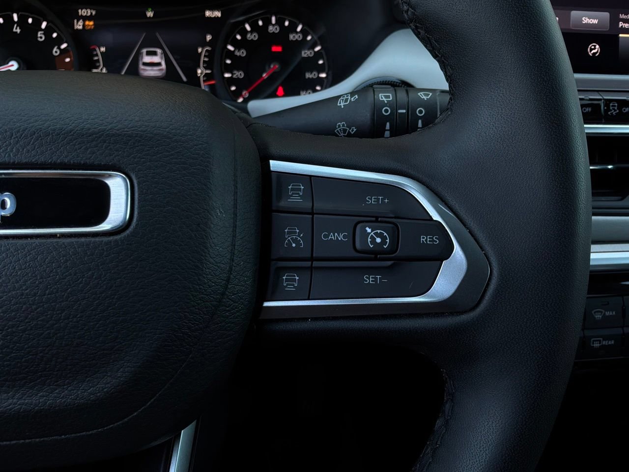 Used 2025 Jeep Compass Limited AWD/4WD image 36