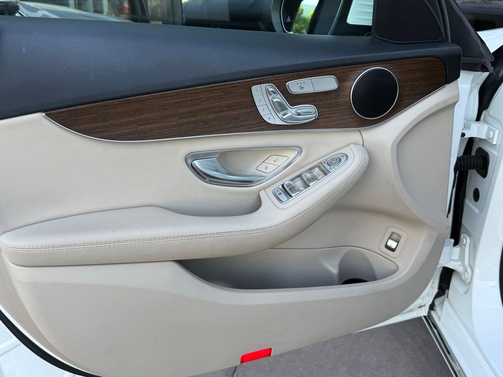 Used 2019 Mercedes-Benz C 300 Sedan image 19