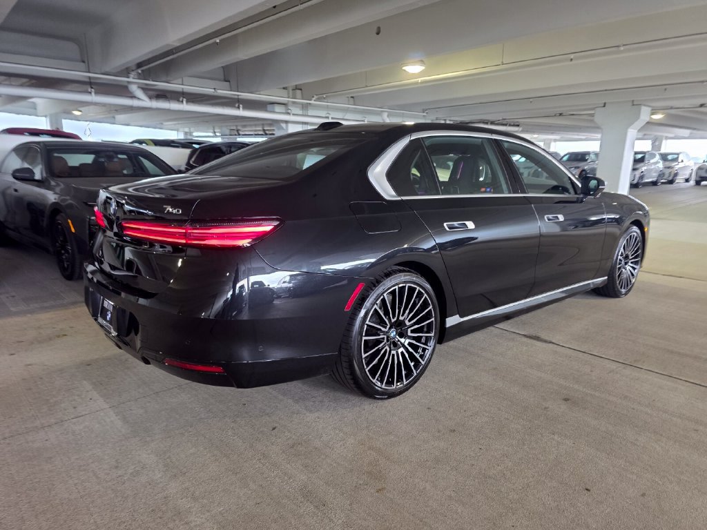 New 2027 BMW 740i w/ Executive Package RWD image 4