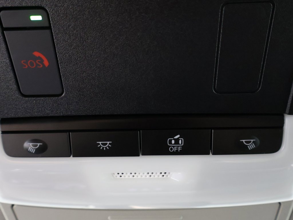 Used 2022 Nissan Rogue SV image 9