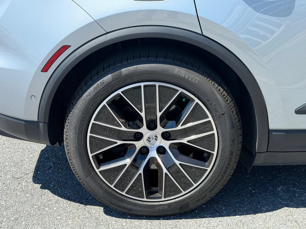 Used 2025 Porsche Macan 4 Electric AWD/4WD image 13