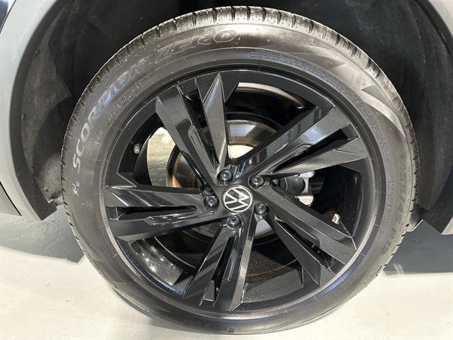 Certified 2024 Volkswagen Tiguan SE R-Line image 15