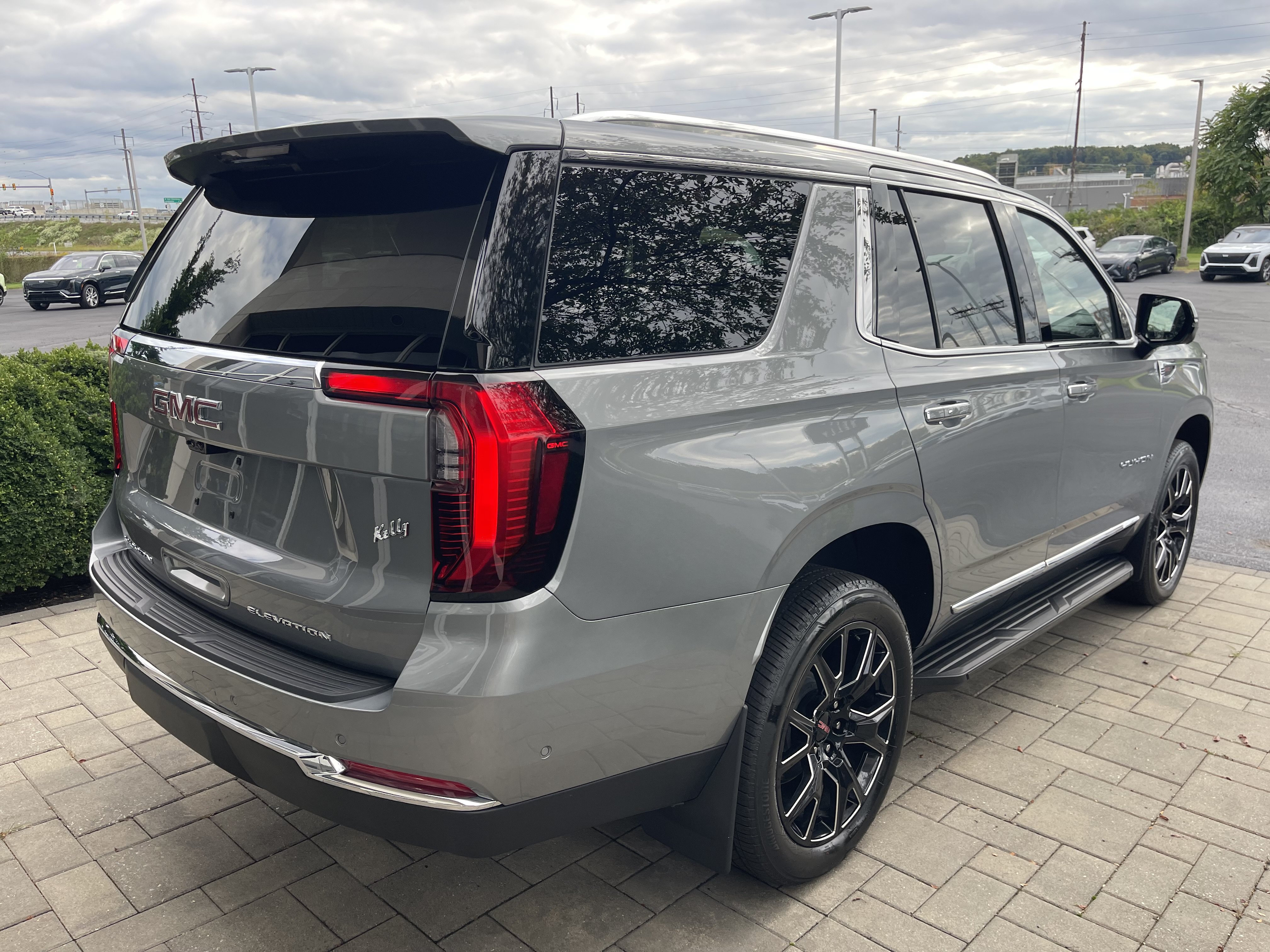 Used 2026 GMC Yukon Elevation w/ Elevation Premium Package AWD/4WD image 8