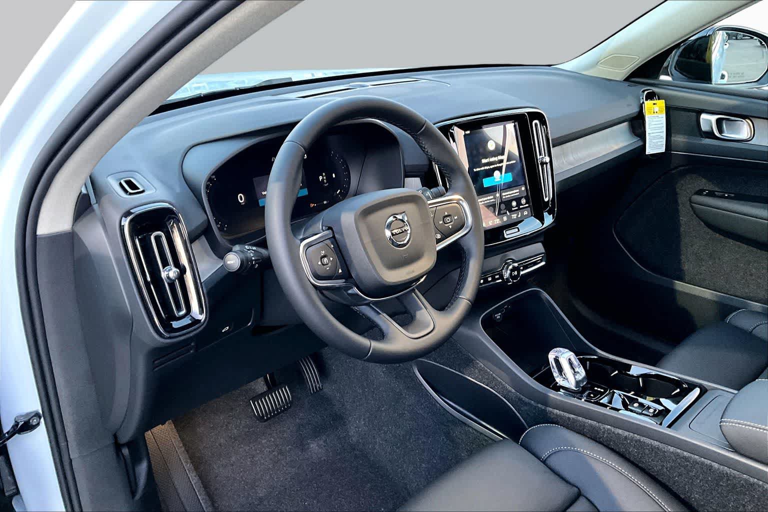 New 2026 Volvo XC40 B5 Plus w/ Protection Package Premier AWD/4WD image 9