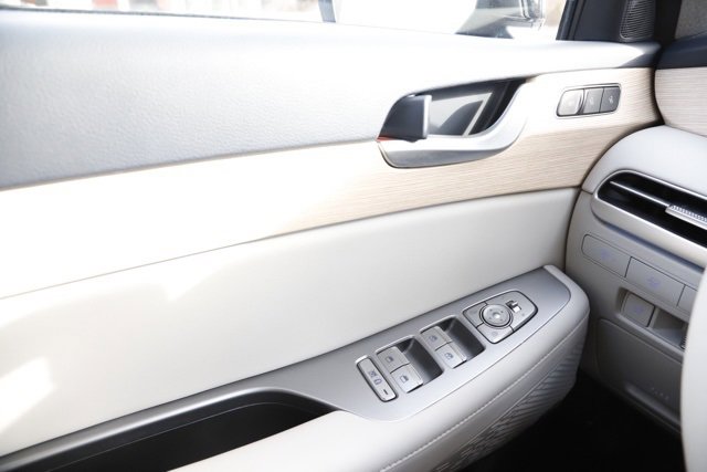 Certified 2025 Hyundai Palisade Limited image 26