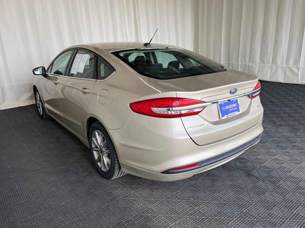 Used 2017 Ford Fusion SE image 31