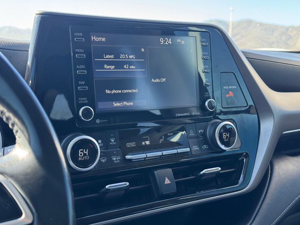Used 2022 Toyota Highlander XLE FWD image 15