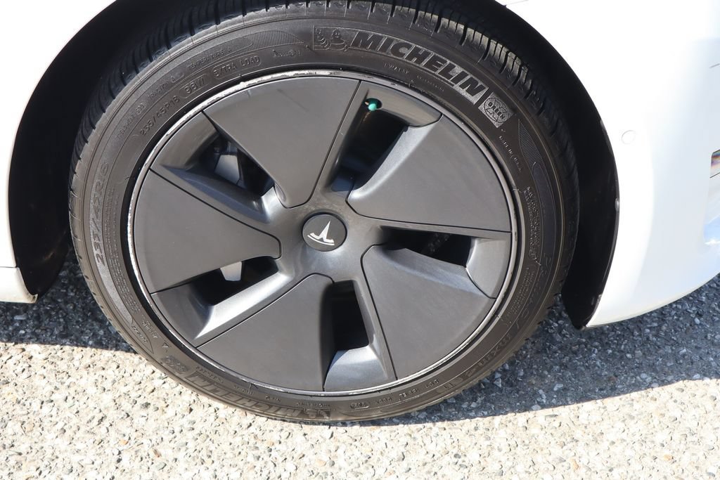 Used 2022 Tesla Model 3 Long Range AWD/4WD image 10