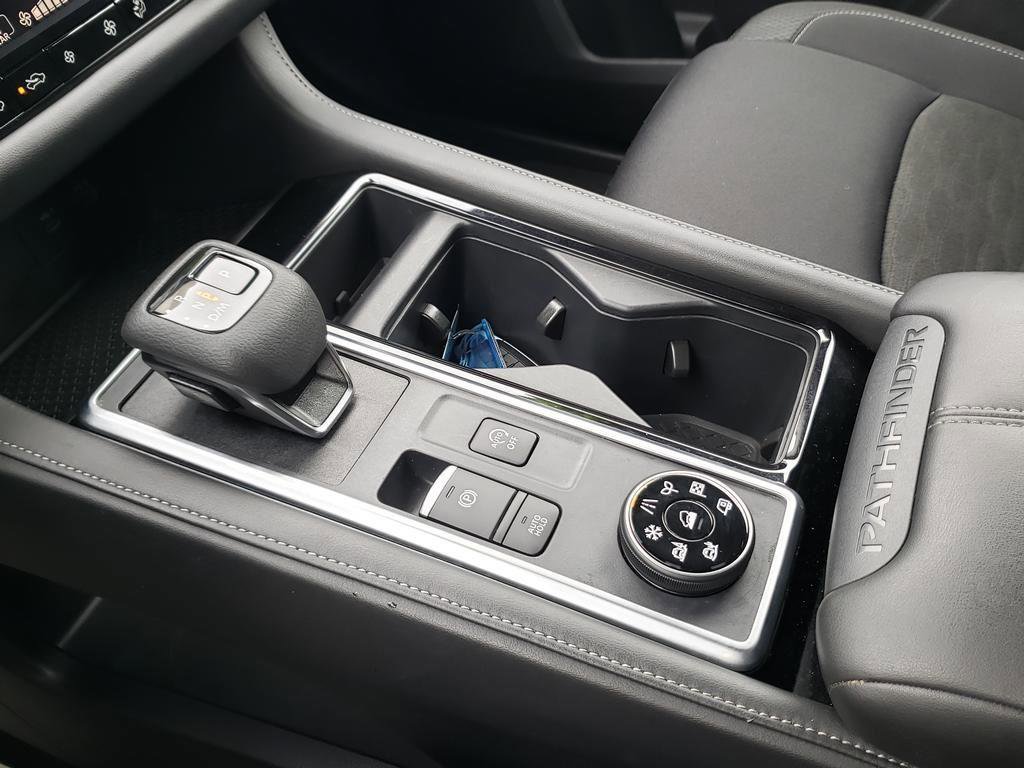 Certified 2025 Nissan Pathfinder SV image 38