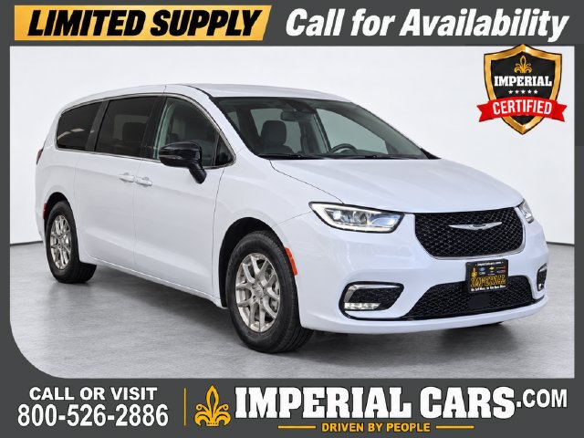 Used 2026 Chrysler Pacifica Select