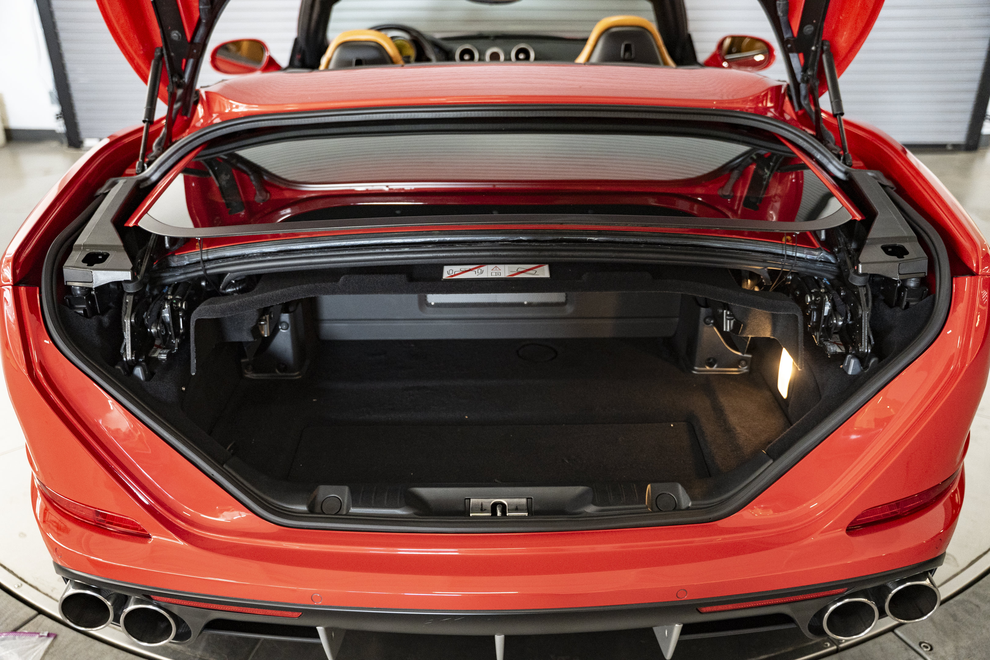 Used 2016 Ferrari California T RWD image 51