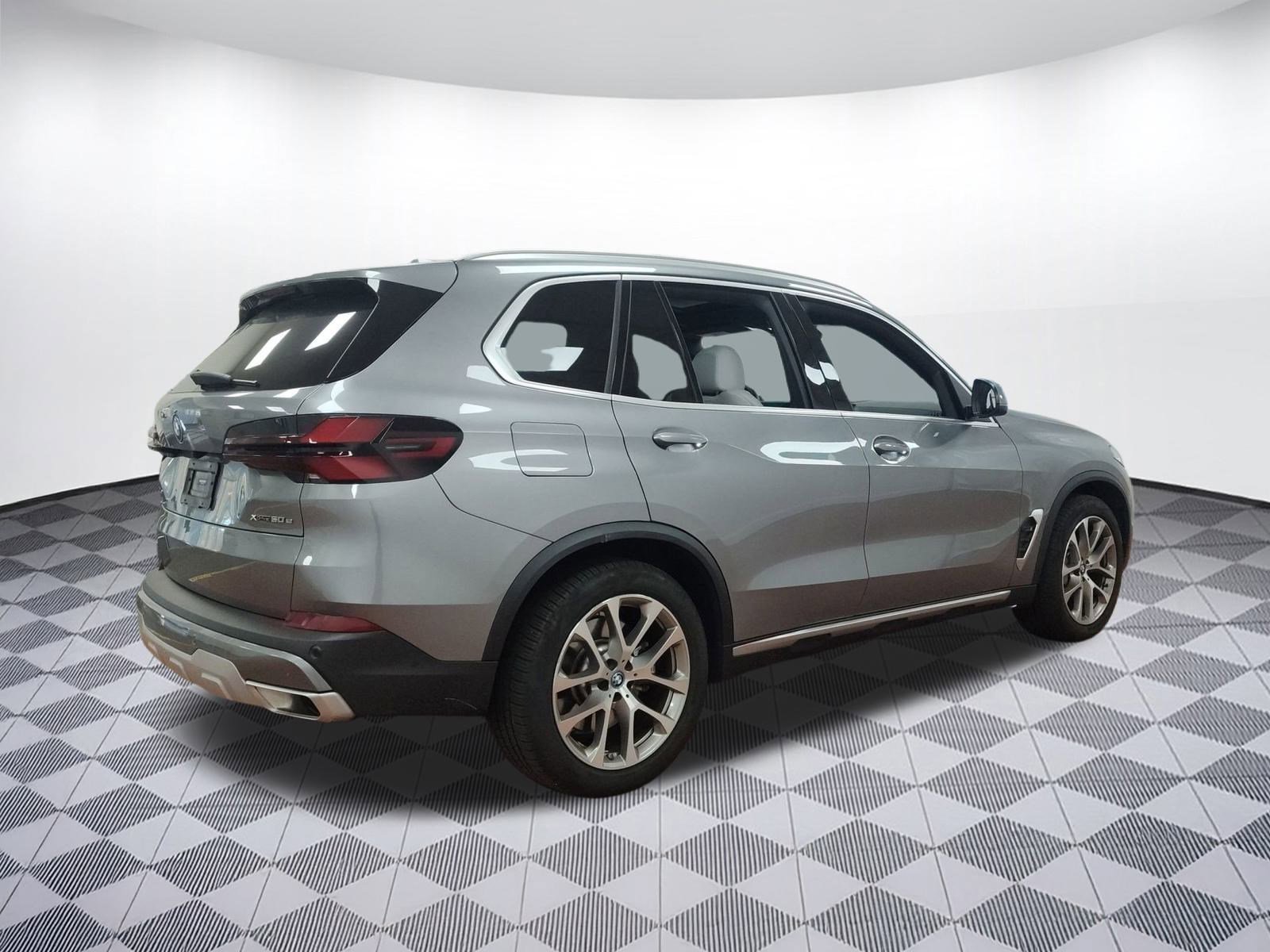 Certified 2024 BMW X5 xDrive50e image 8