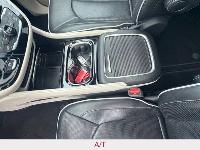 Certified 2024 Chrysler Pacifica Limited FWD image 14