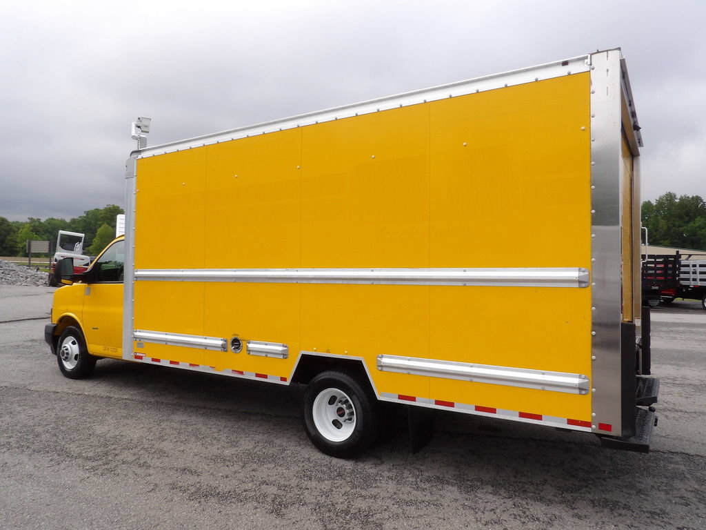 Used 2019 GMC Savana 3500 Extended w/ Driver Convenience Package RWD image 4