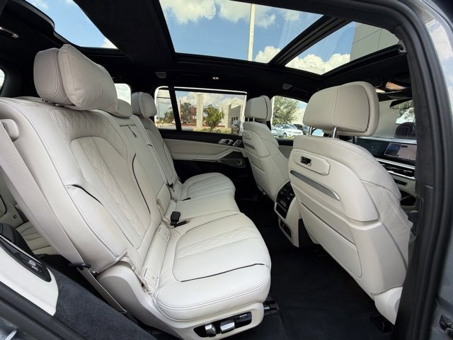 Used 2025 BMW X7 M60i image 29