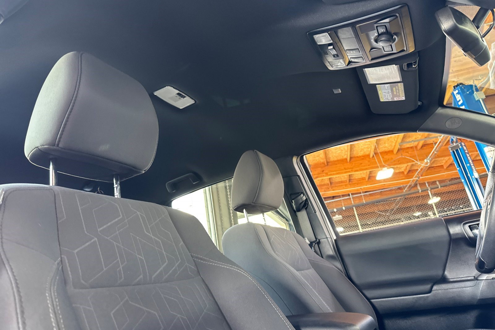 Used 2019 Toyota Tacoma TRD Off-Road w/ Technology Package AWD/4WD image 25