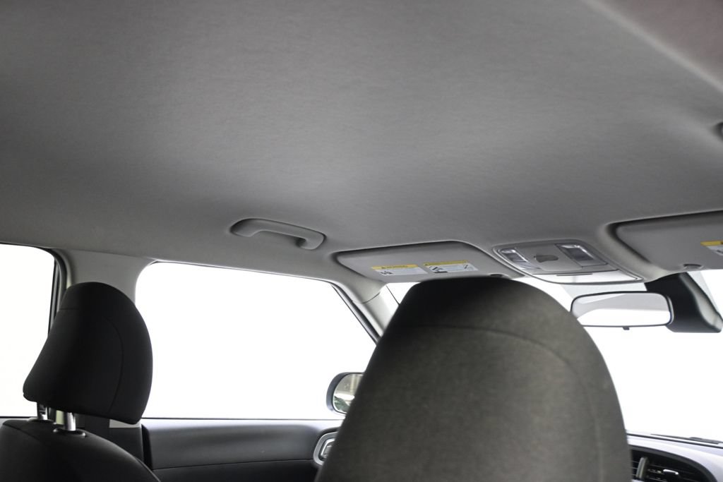Used 2025 Kia Soul LX w/ LX Technology Package FWD image 17