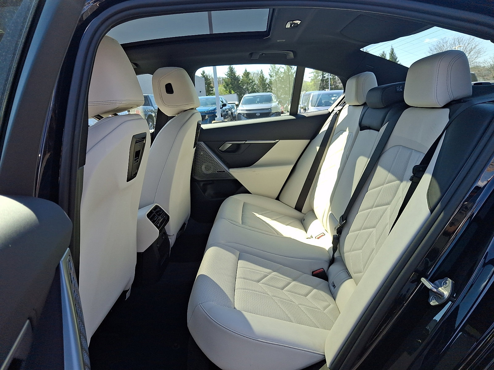 Used 2024 BMW i5 M60 w/ Premium Package image 10