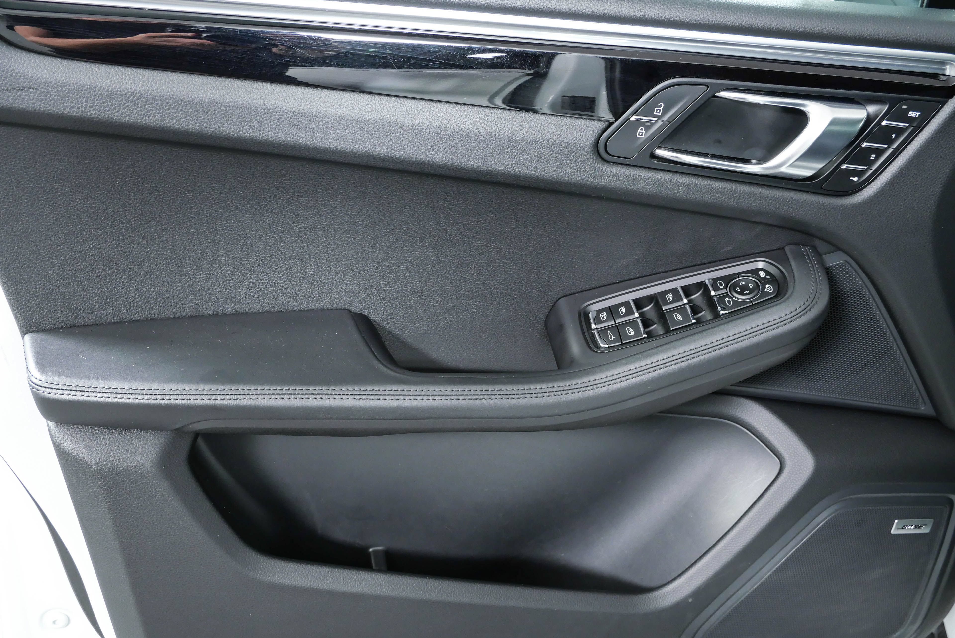 Certified 2021 Porsche Macan S AWD/4WD image 6
