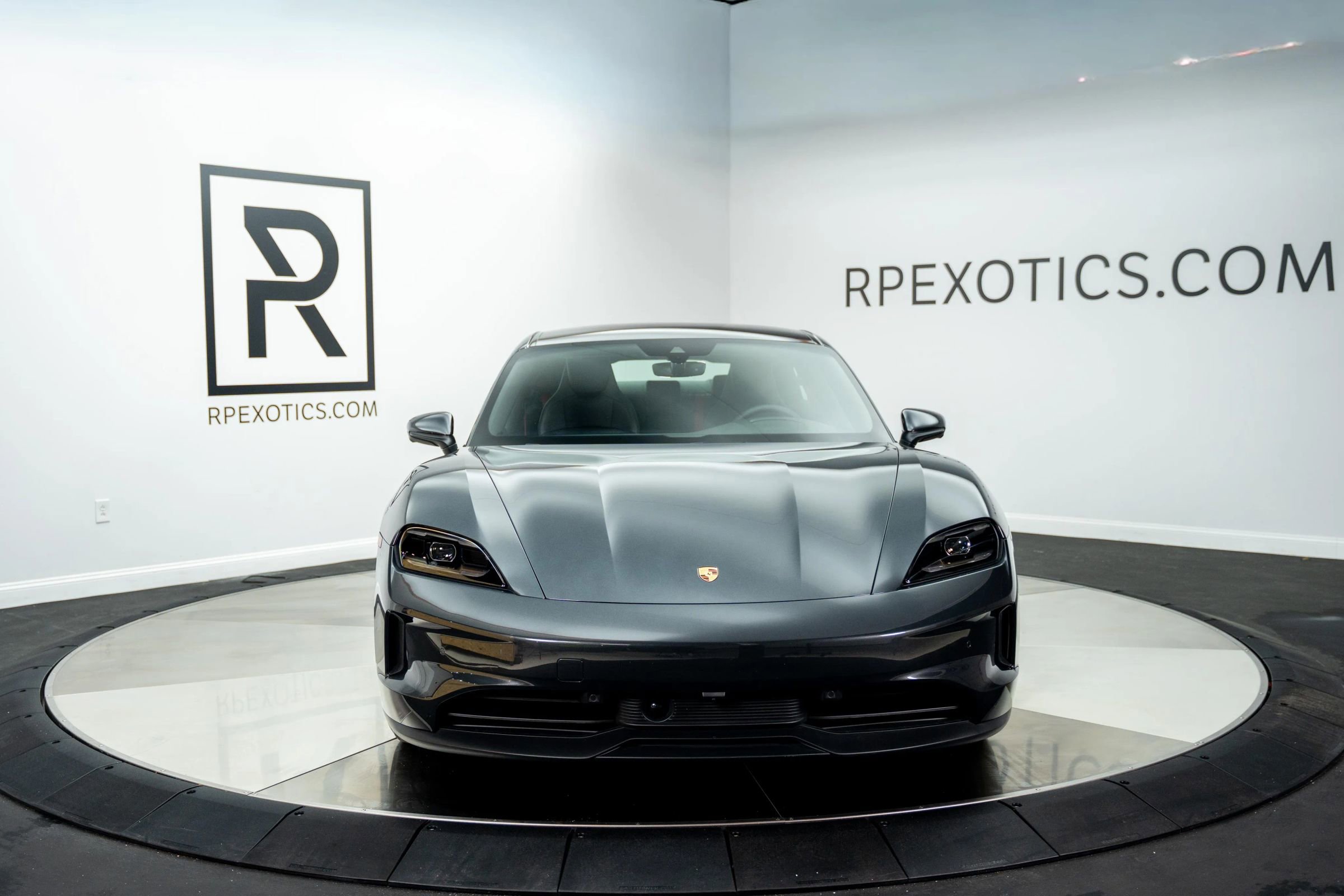 Used 2025 Porsche Taycan image 12