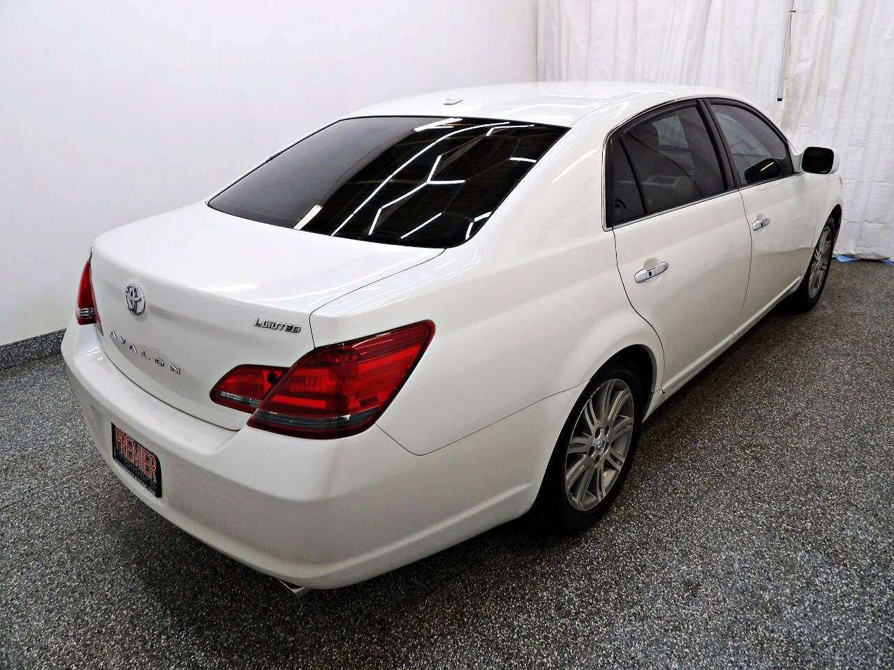 Used 2009 Toyota Avalon Limited FWD image 6