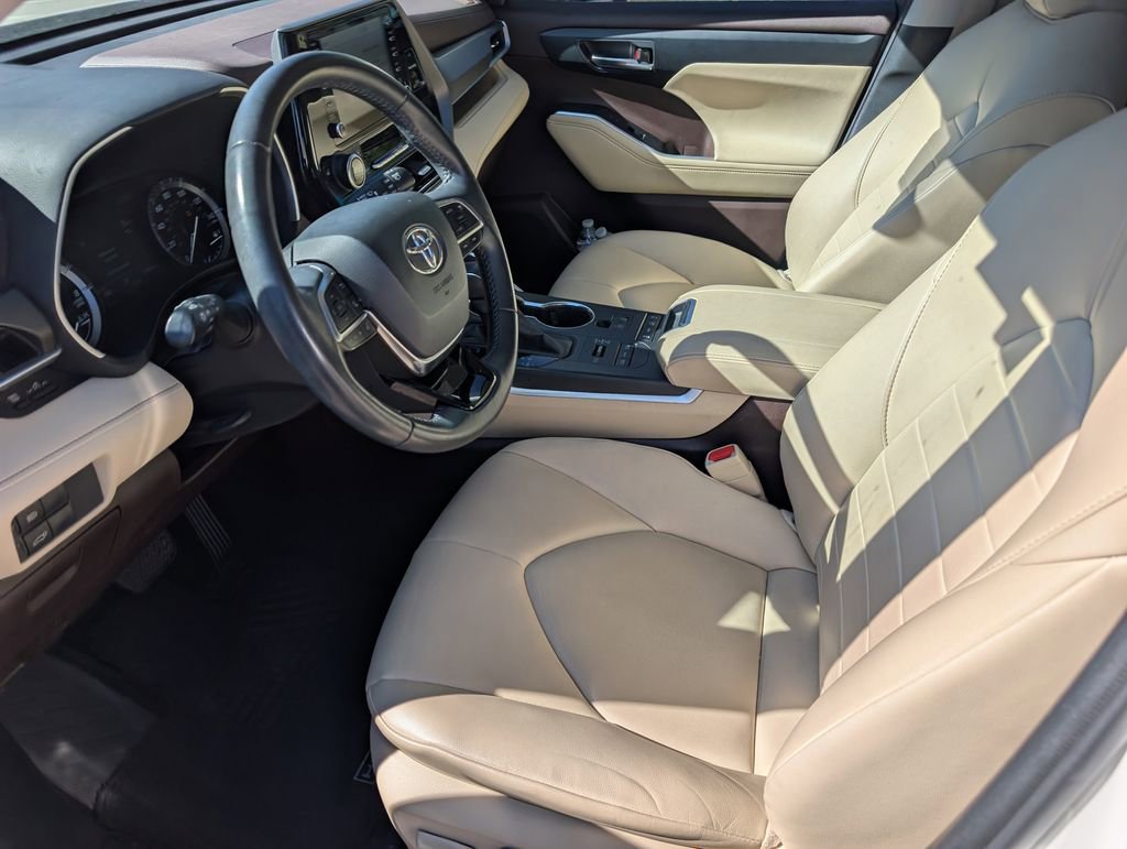 Used 2020 Toyota Highlander XLE image 12