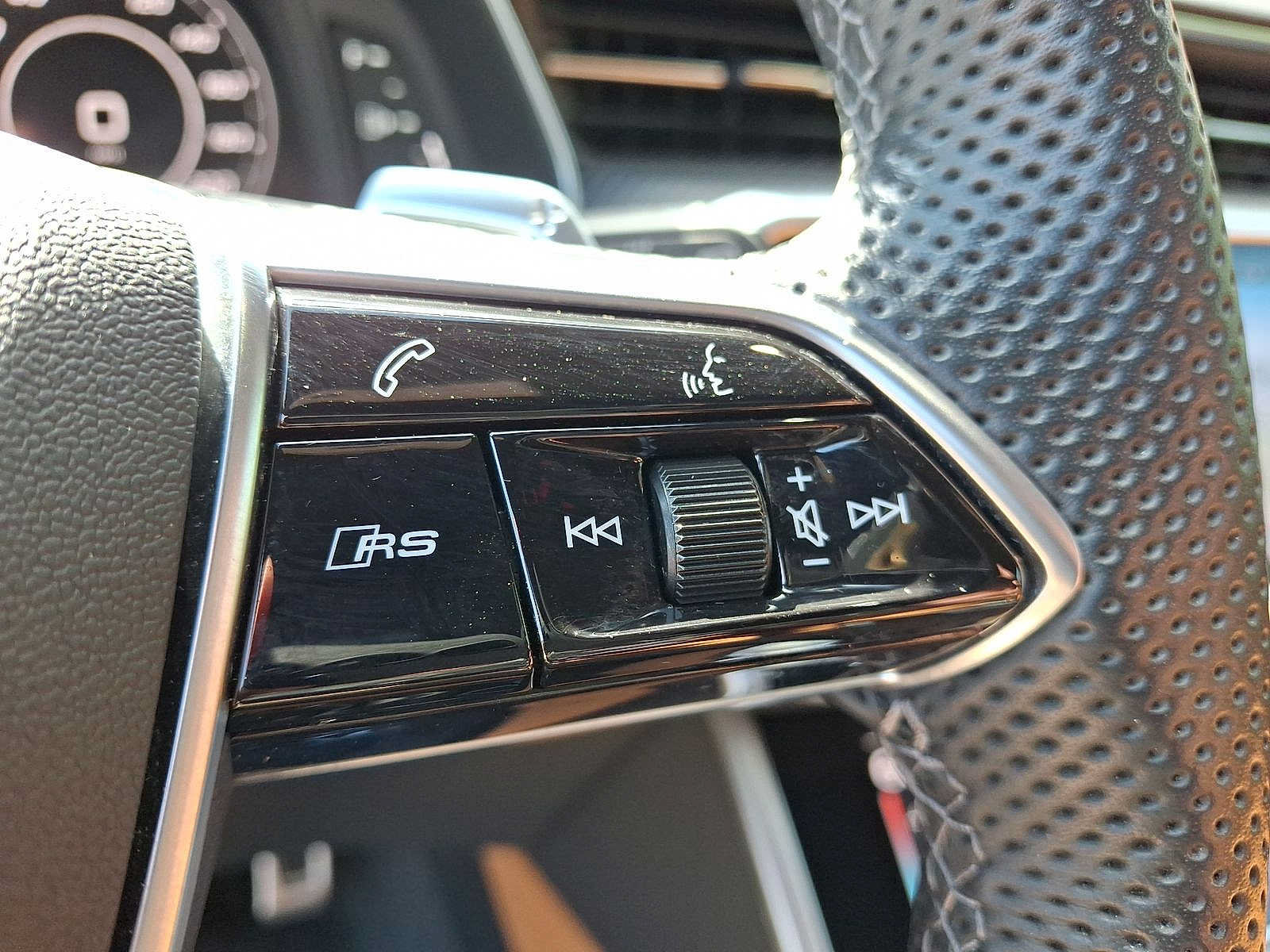 Certified 2024 Audi RS 6 performance AWD/4WD image 24