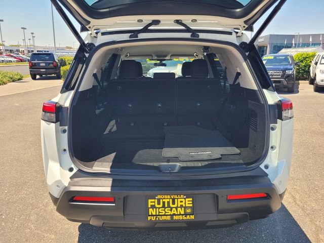 Certified 2025 Nissan Pathfinder SV FWD image 11