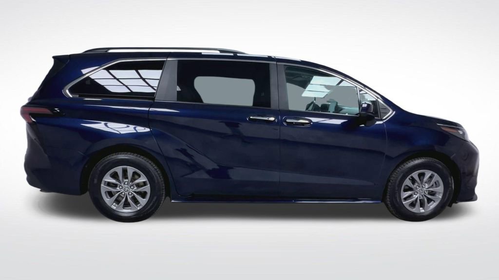 Used 2024 Toyota Sienna XLE w/ XLE Plus Package AWD/4WD image 10
