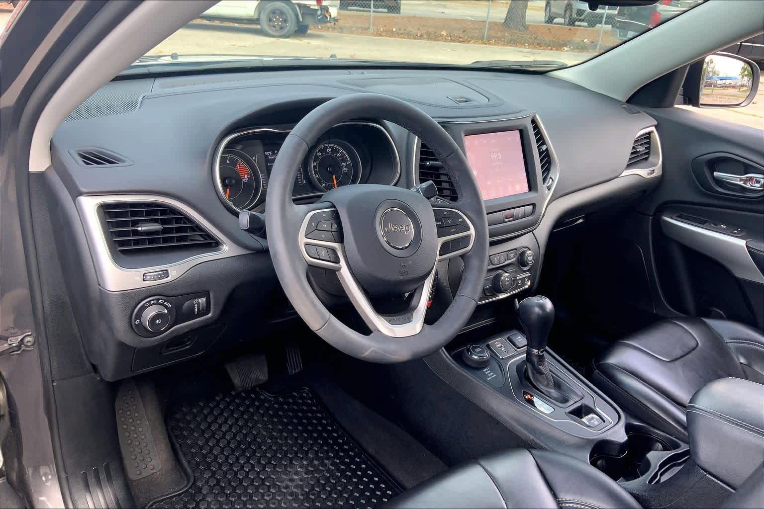 Used 2022 Jeep Cherokee Latitude w/ Sun & Sound Group AWD/4WD image 18