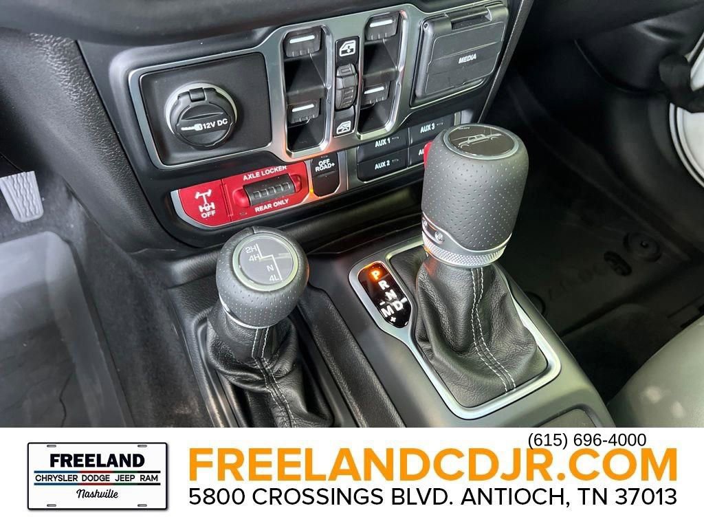 New 2025 Jeep Gladiator Mojave w/ Convenience Group image 16