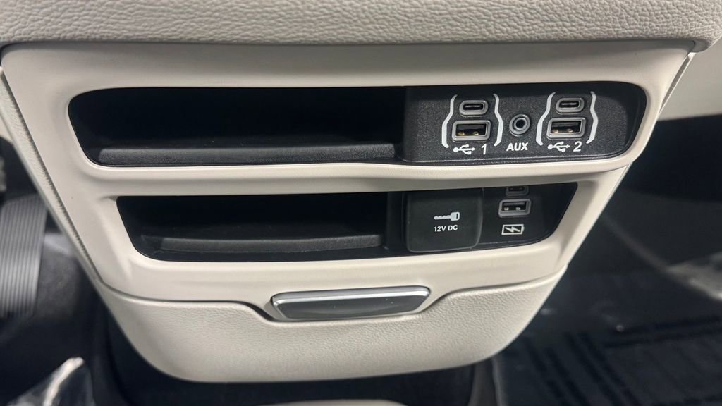 Used 2022 Chrysler Pacifica Touring-L FWD image 31