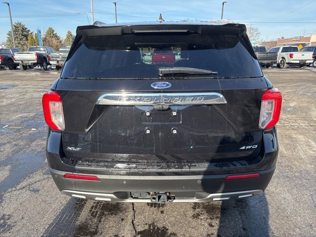 Used 2022 Ford Explorer XLT w/ Equipment Group 202A image 4