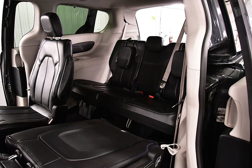 Used 2020 Chrysler Voyager Lxi FWD image 27