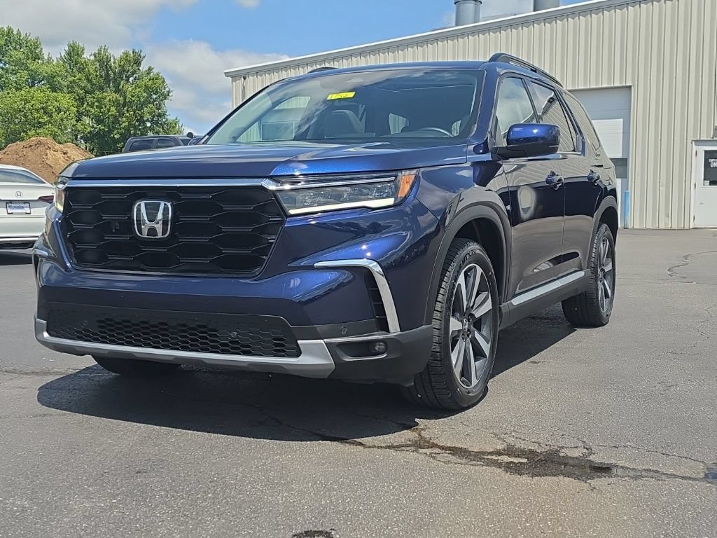 Certified 2023 Honda Pilot Touring image 3
