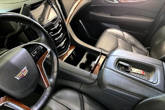 Used 2019 Cadillac Escalade ESV Luxury AWD/4WD image 18