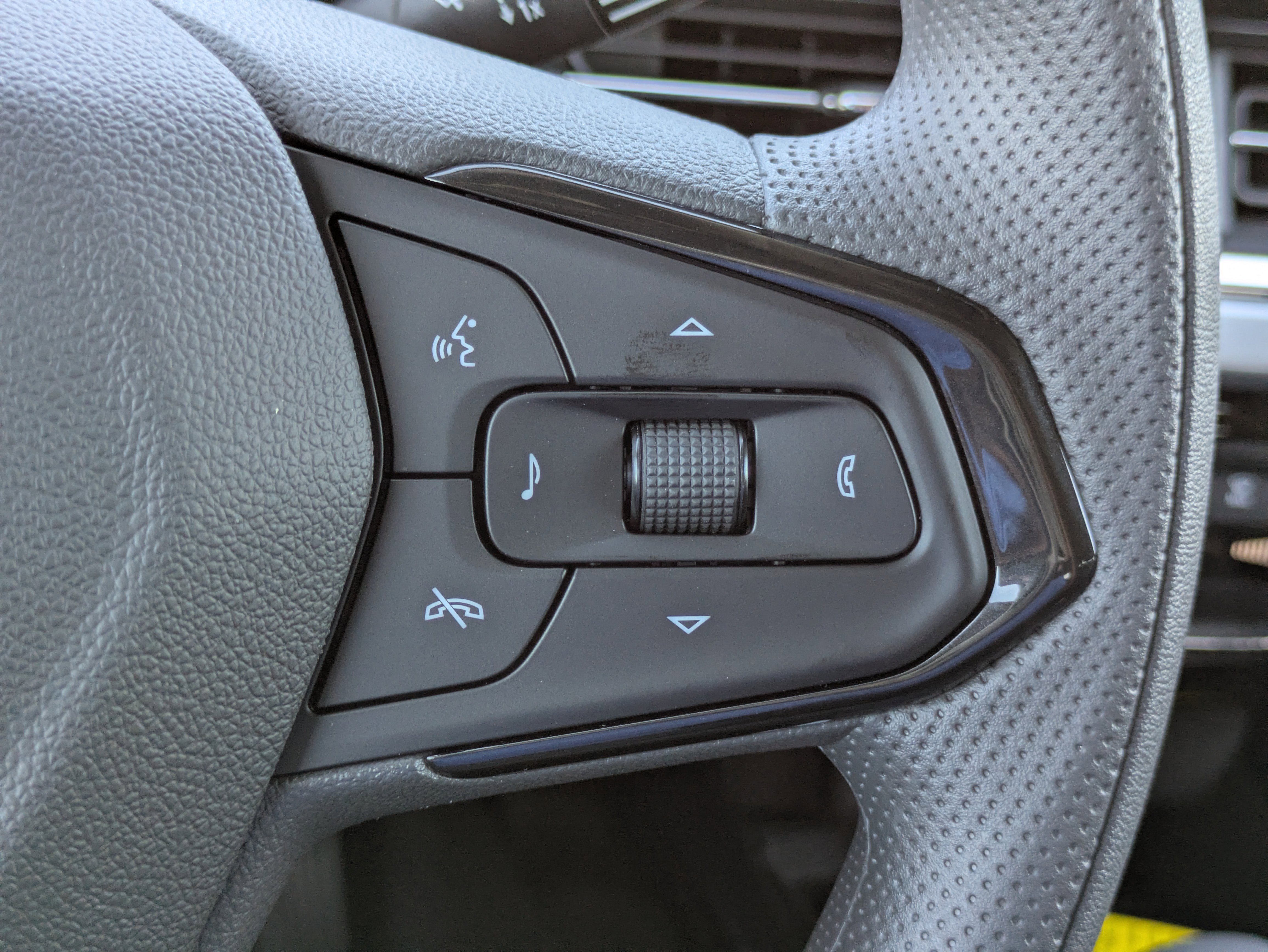 New 2026 Chevrolet Trax LT w/ Sunroof Package image 17