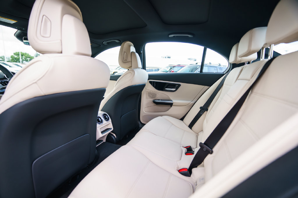 Used 2026 Mercedes-Benz C 300 4MATIC Sedan image 32