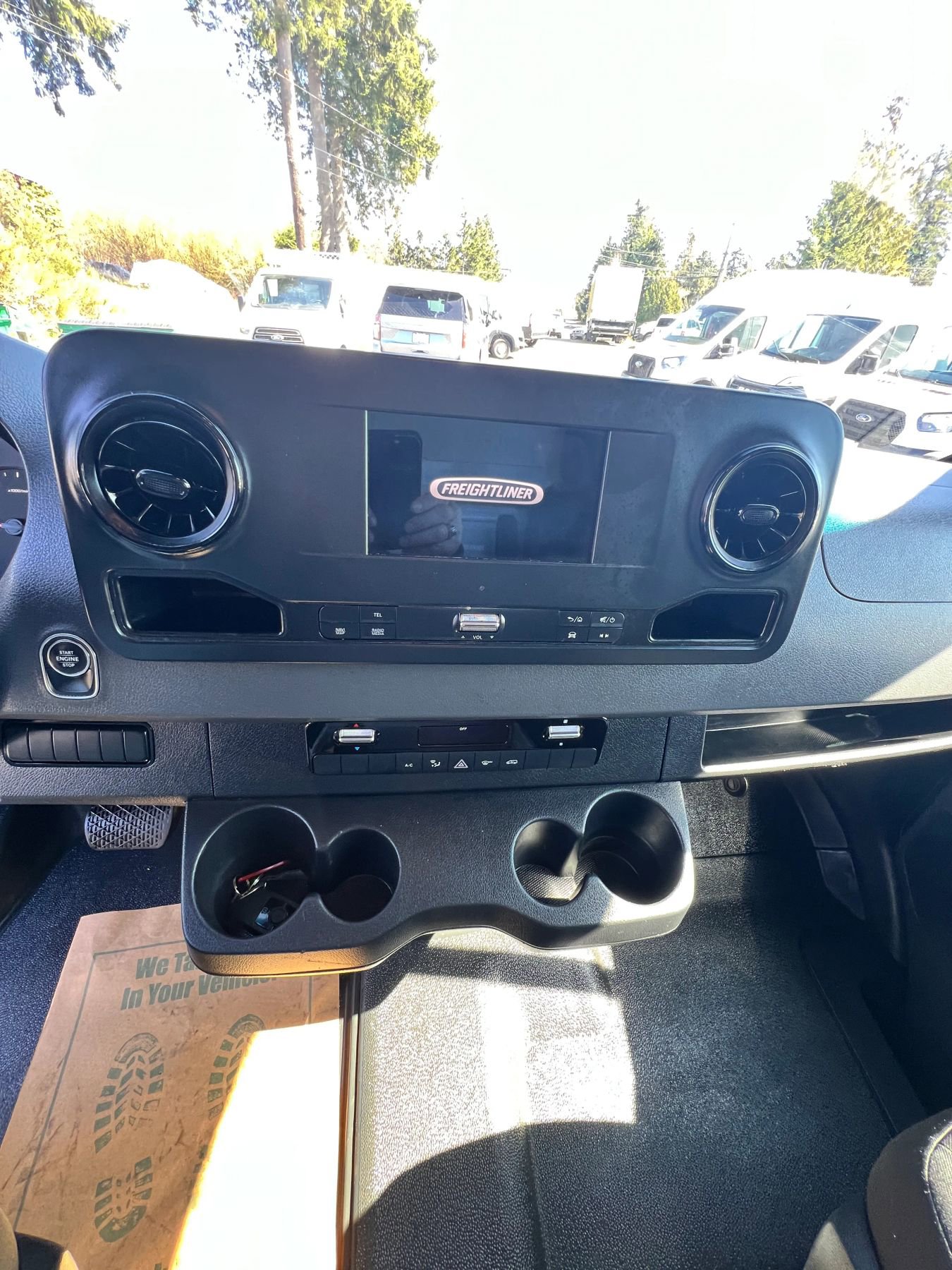 Used 2019 Freightliner Sprinter 3500 w/ Premium Package image 15