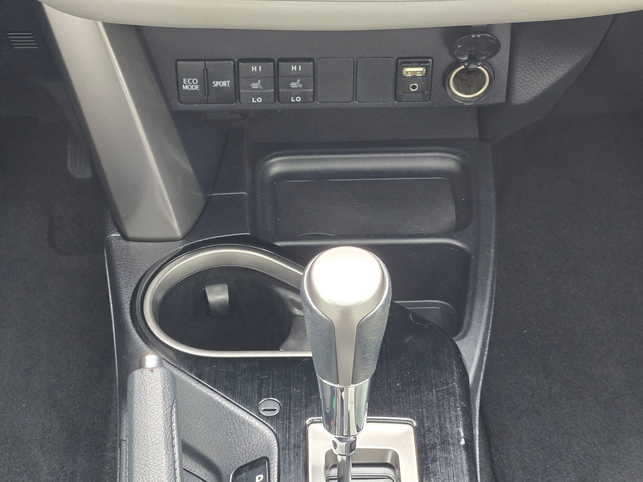 Used 2018 Toyota RAV4 Limited image 16