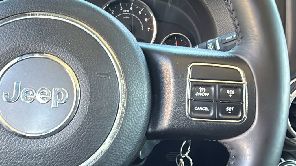 Used 2018 Jeep Wrangler Unlimited Sahara image 32