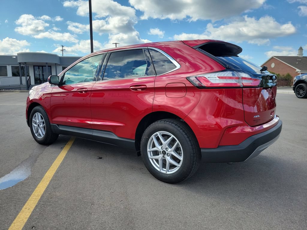 Used 2024 Ford Edge SEL w/ Convenience Package AWD/4WD image 3