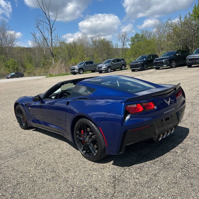 Used 2018 Chevrolet Corvette Stingray Coupe RWD image 2