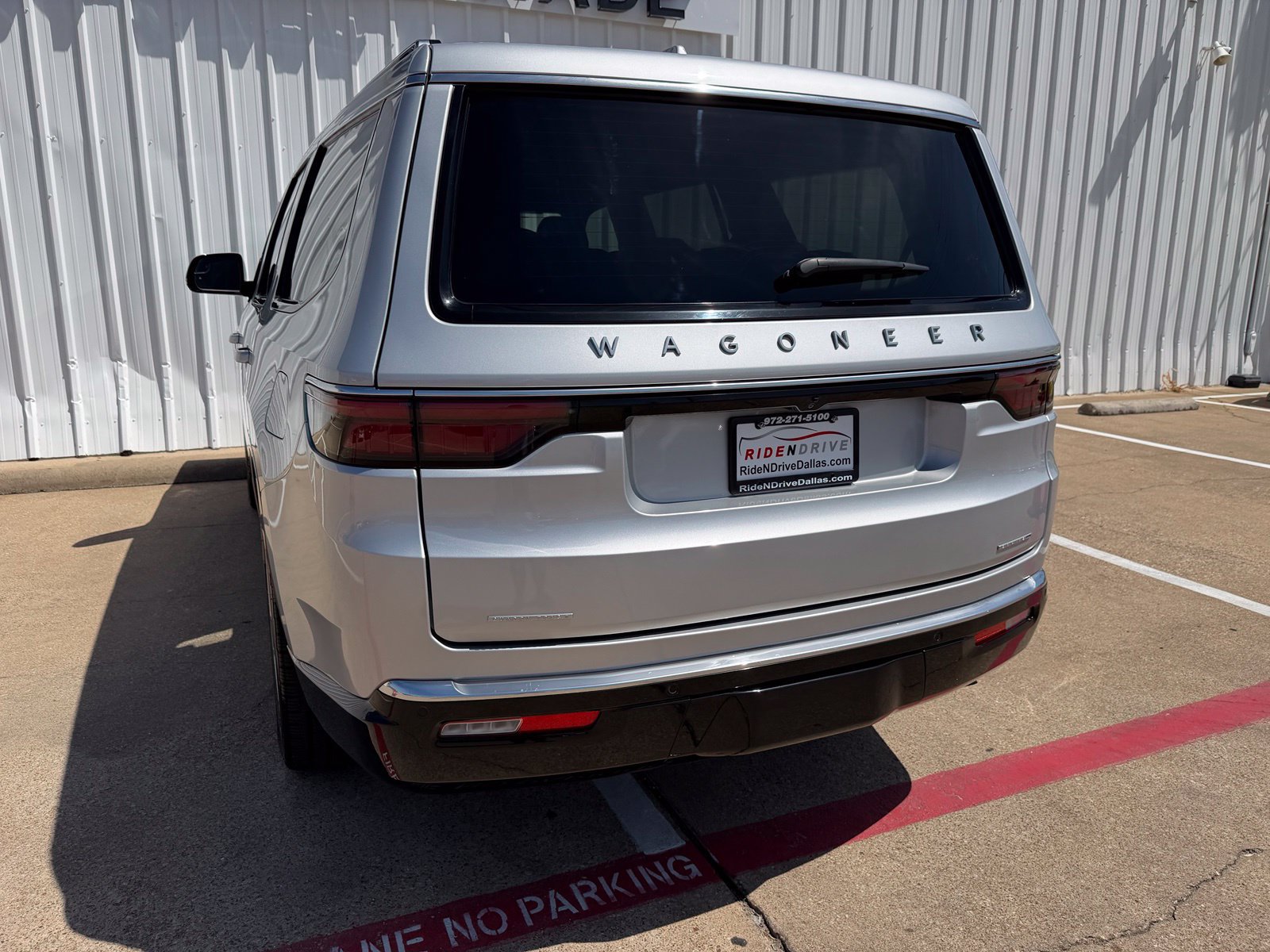 Used 2022 Jeep Wagoneer Series III w/ Premium Group I AWD/4WD image 5