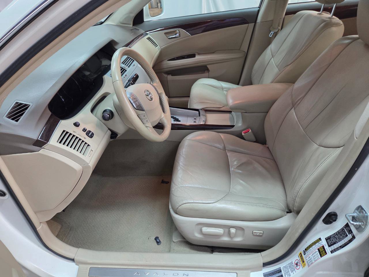 Used 2010 Toyota Avalon XLS FWD image 14