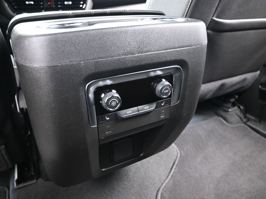 Used 2025 Chevrolet Tahoe High Country AWD/4WD image 32