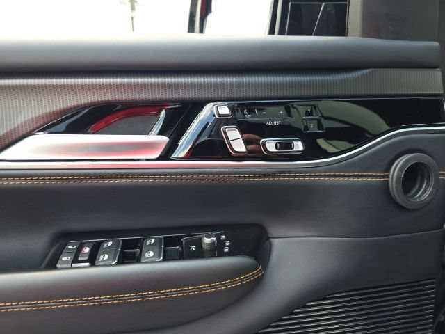Used 2025 Jeep Grand Wagoneer L Series III w/ Rear Seat Video Group 1 AWD/4WD image 12