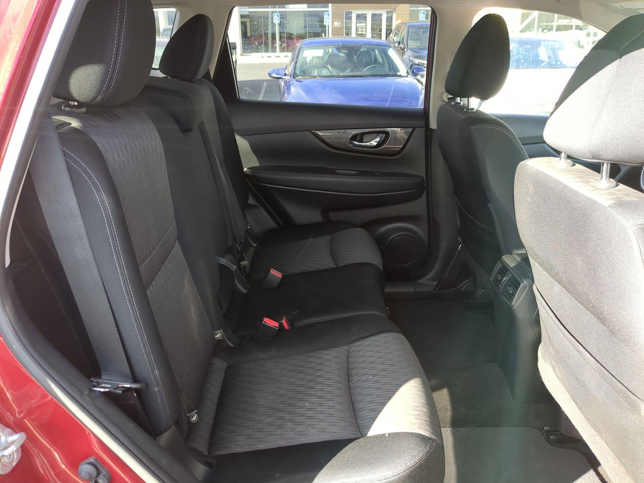 Used 2017 Nissan Rogue SV w/ SV Premium Package image 33